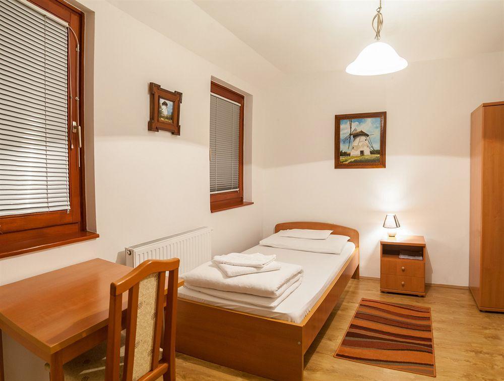 Malom Panzio Bed & Breakfast Kiskunfelegyhaza Exterior photo