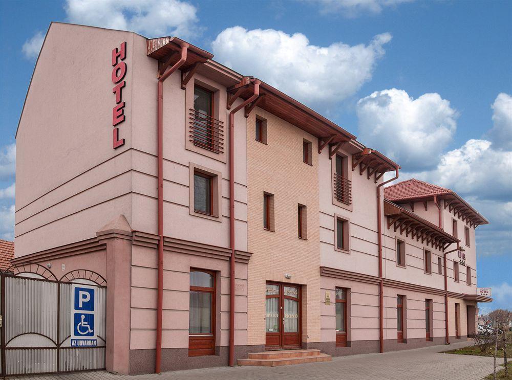 Malom Panzio Bed & Breakfast Kiskunfelegyhaza Exterior photo