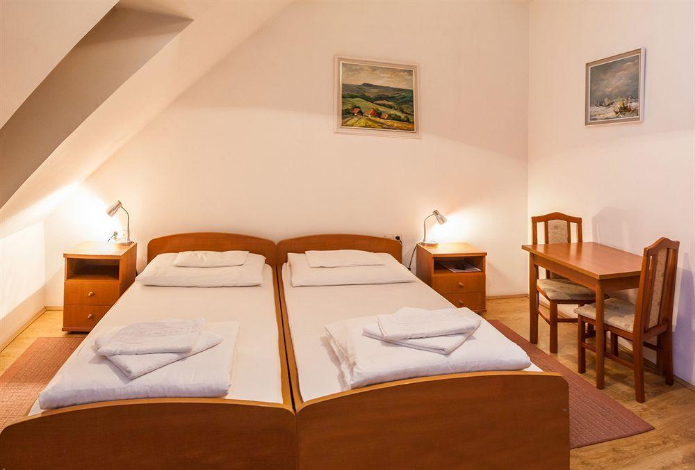 Malom Panzio Bed & Breakfast Kiskunfelegyhaza Exterior photo
