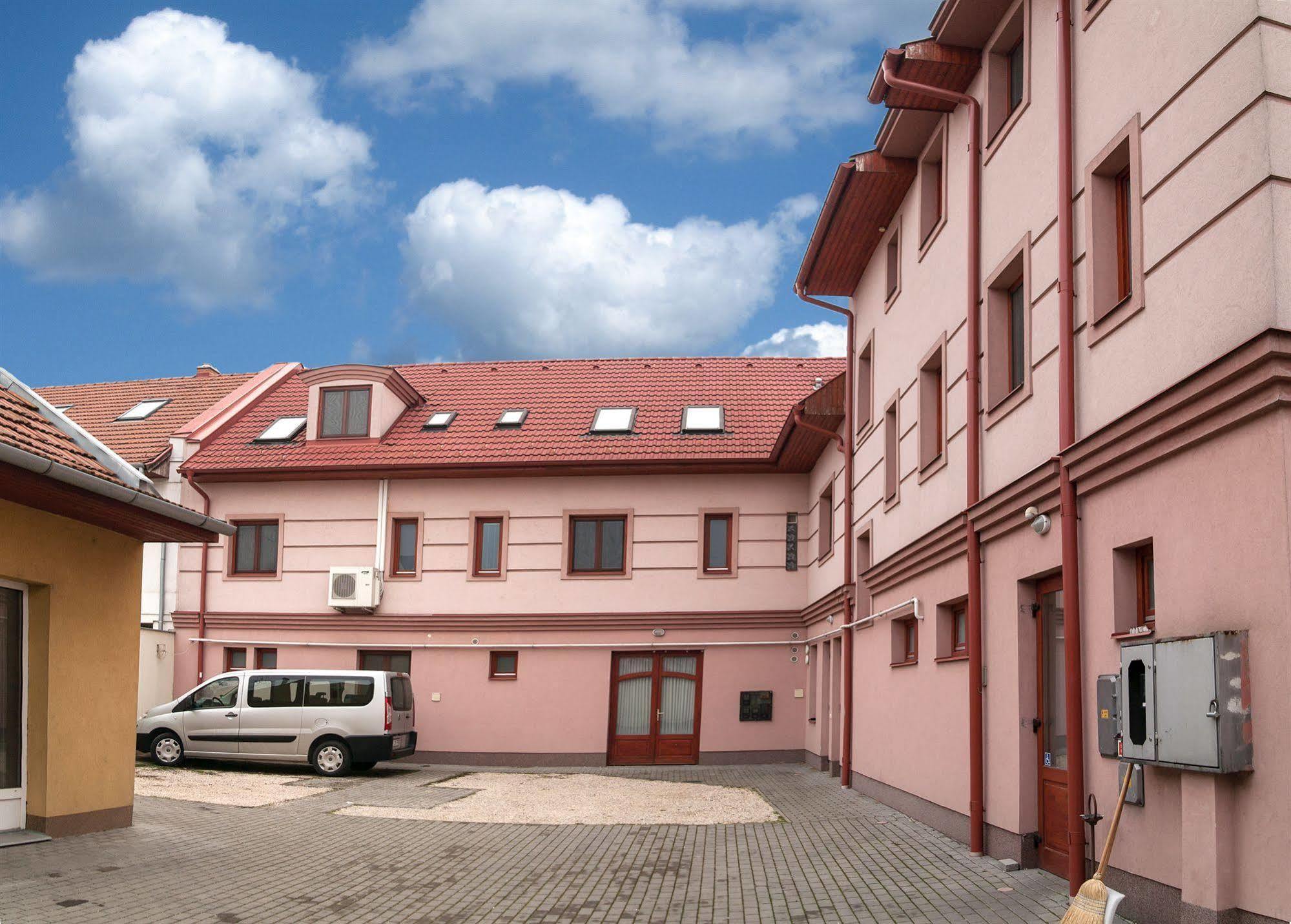 Malom Panzio Bed & Breakfast Kiskunfelegyhaza Exterior photo