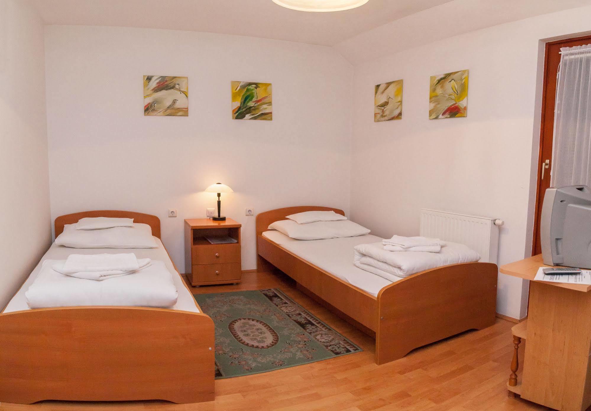 Malom Panzio Bed & Breakfast Kiskunfelegyhaza Exterior photo